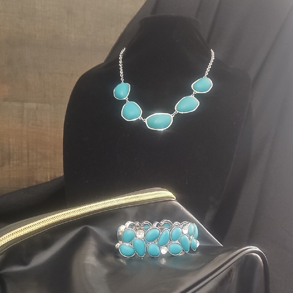 Elegant Turquoise Necklace and Bracelet Set